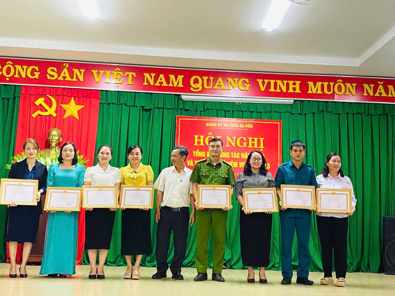 khen thưởng đảng